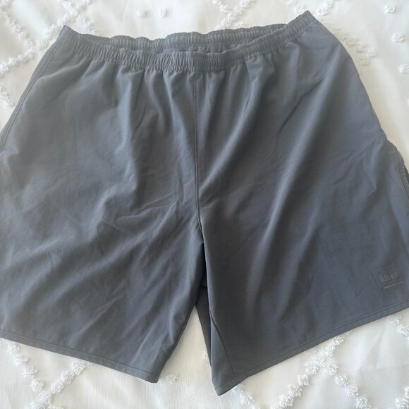 REI Women's Size M Grey Hiking Shorts - Picture 1 of 4